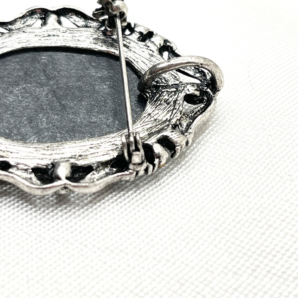 Cameo Lady Grecian Black & White Pendant/Brooch Crystals Set In Filigree Border - Picture 8 of 8